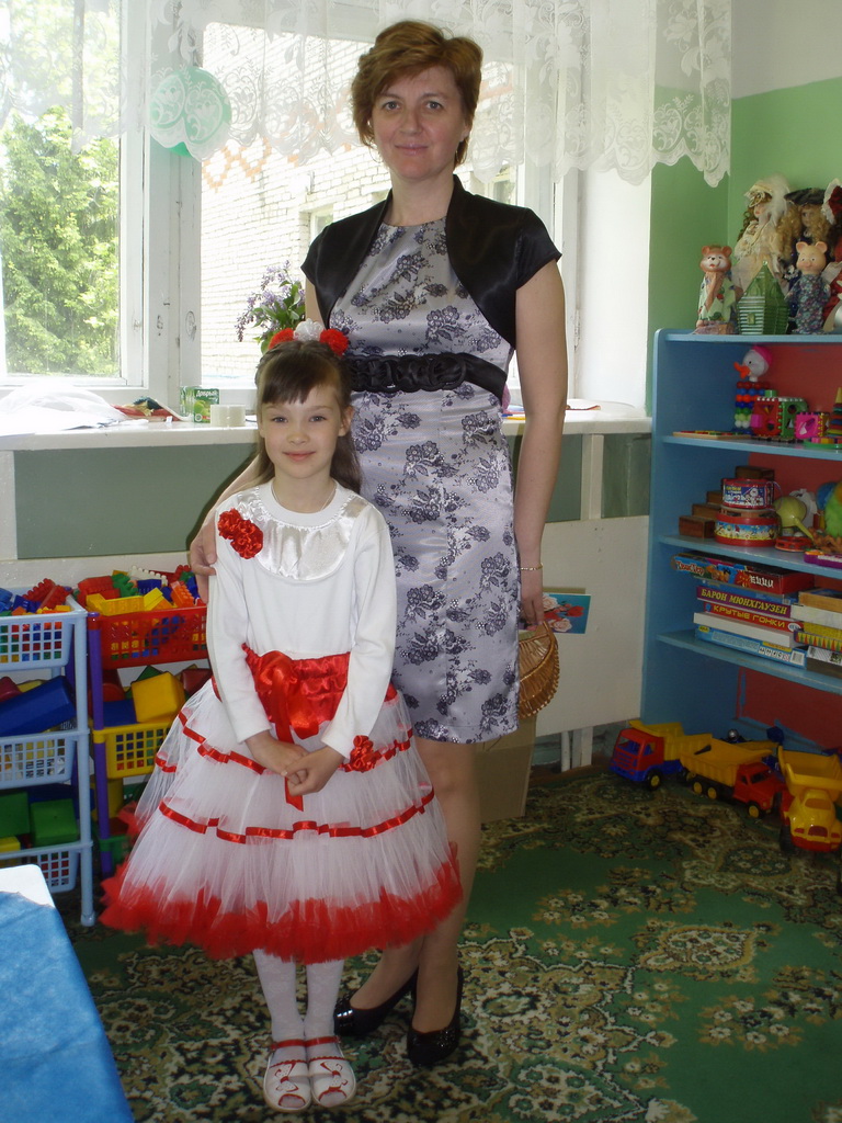 Полина с любимой воспитательницей - Ларисой Витальевной